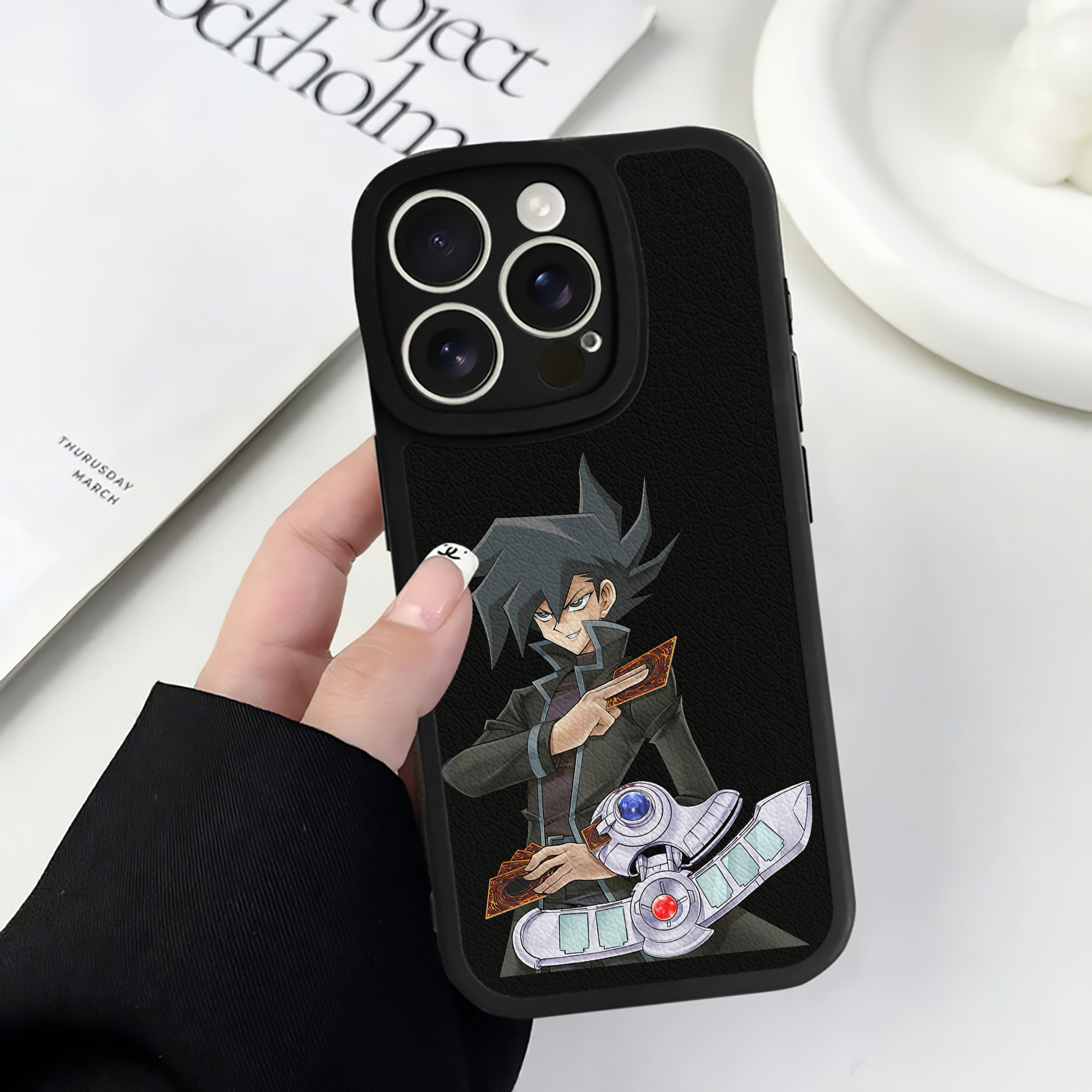 遊☆戯☆王 Yu-Gi-Oh! 【iPhone 16シリーズ対応】シリコンスマホケース（レザー調） 材質：シリコン